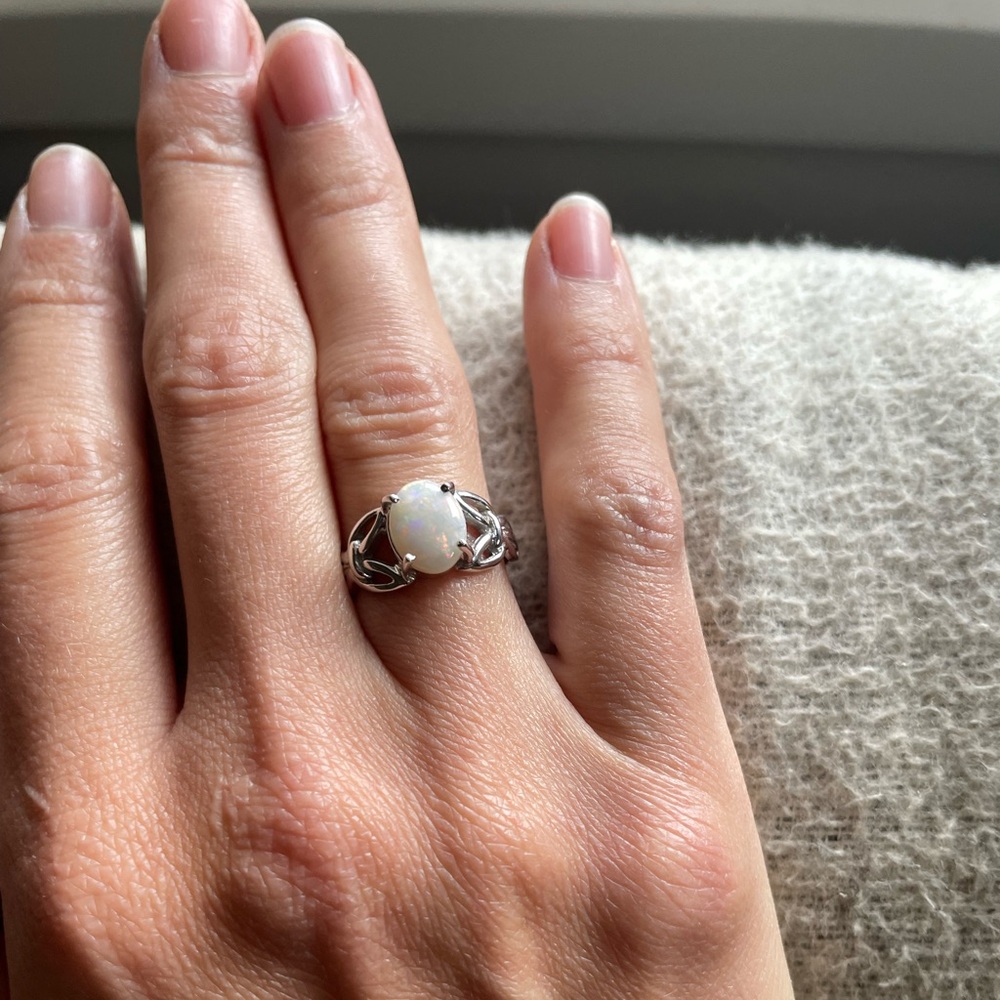 W14K White Gold Opal Ring Size 6